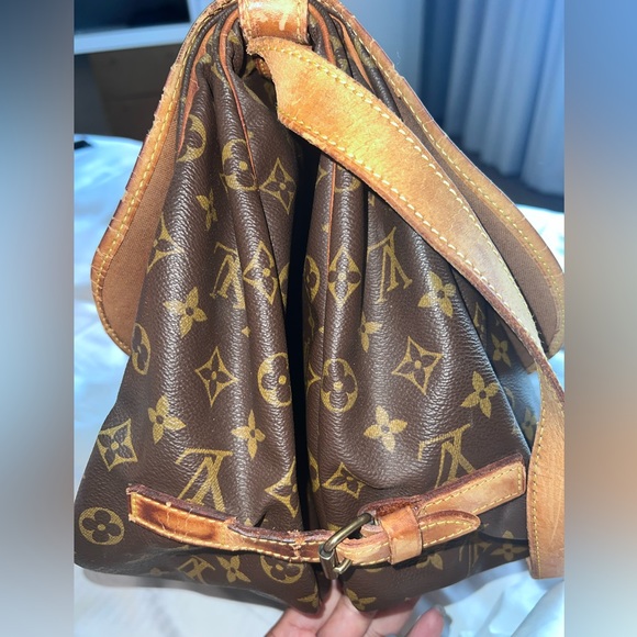Louis Vuitton Monogram Saumur 35 - Picture 4 of 16